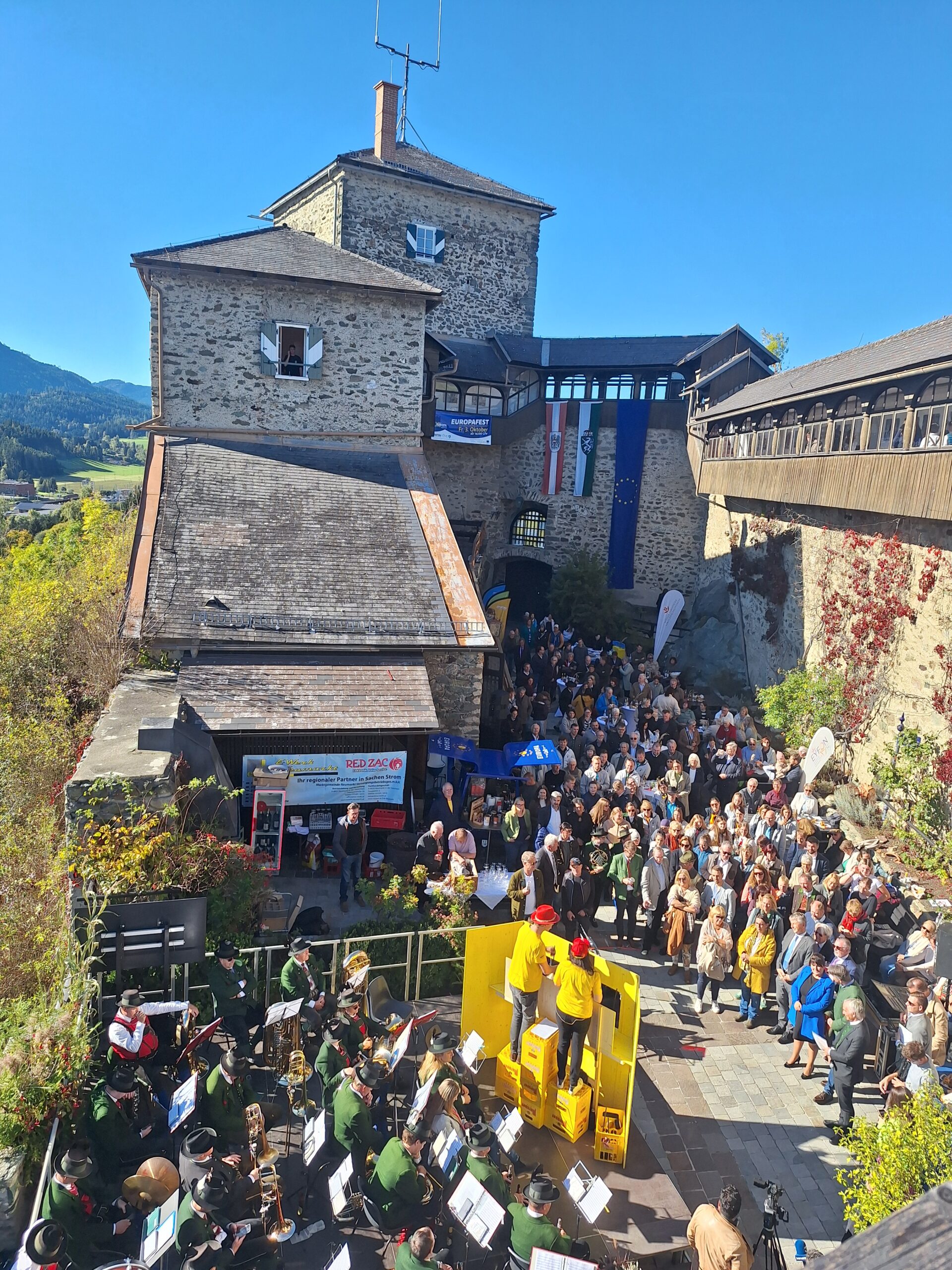 Illustration: Verleihung der Friedensmedaille und EUROPAFEST auf der Europaburg Forchtenstein in Neumarkt ( ST) am 3.10.2025