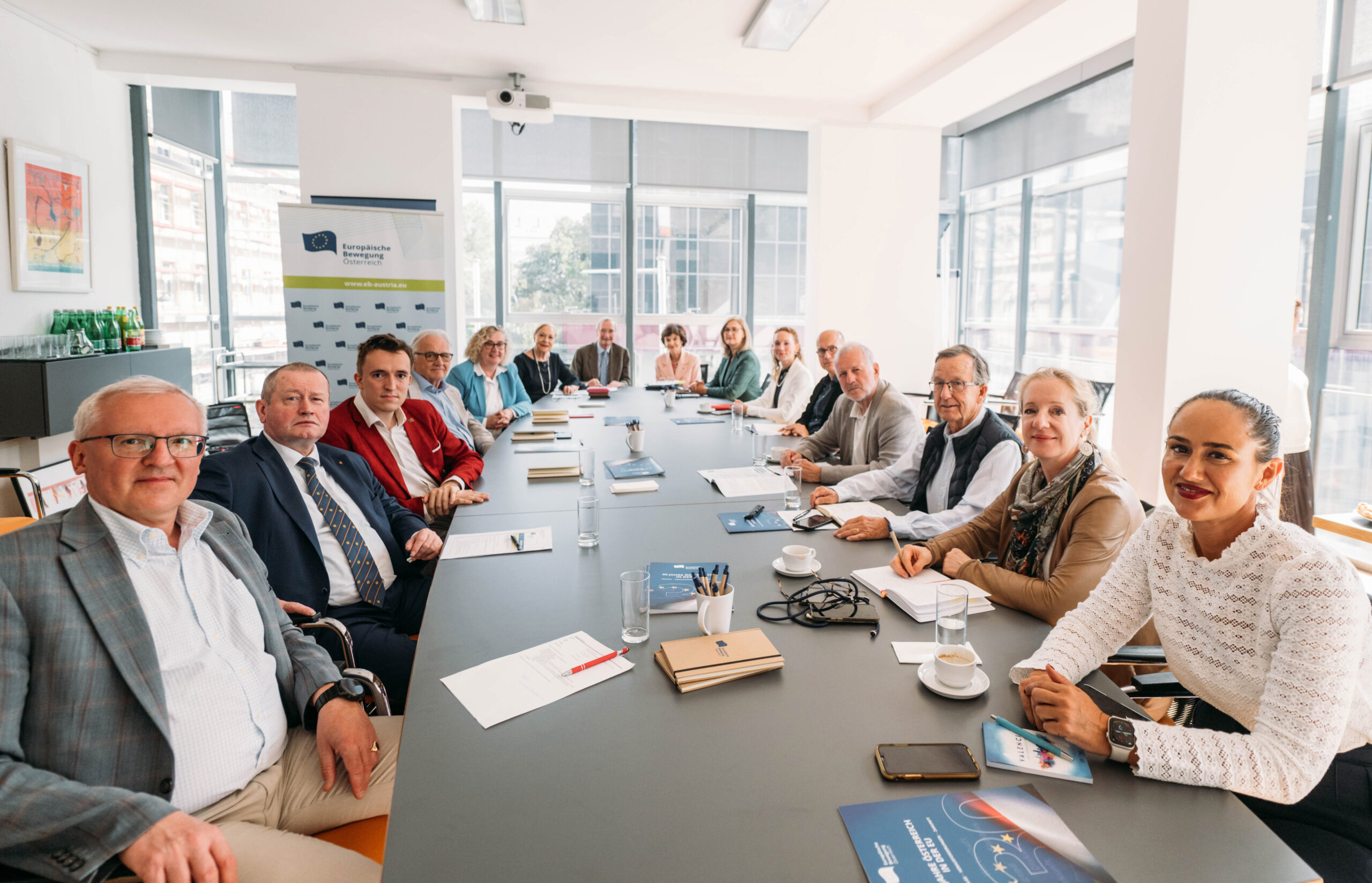 Illustration: Die AEDE-Österreich ist Vorstandsmitglied der EBÖ ( Europäische Bewegung Österreich)
