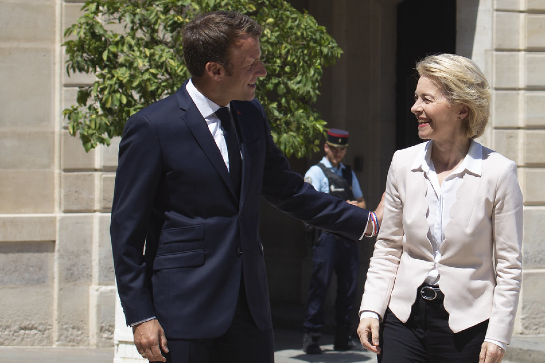 Illustration: Emmanuel Macron et Ursula von der Leyen